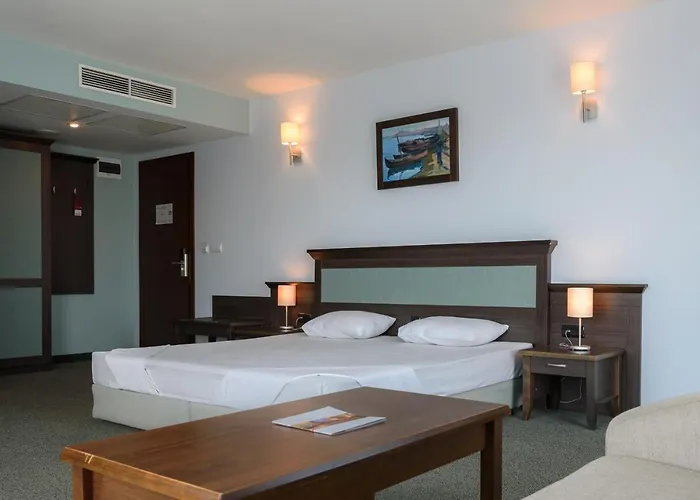 狮阳海滩酒店 4* 阳光海滩