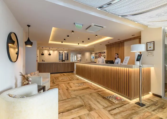 狮阳海滩酒店 4* 阳光海滩