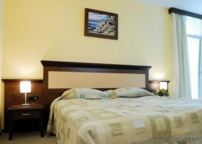 狮阳海滩酒店 4* 阳光海滩