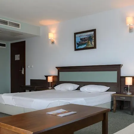 Lion Sunny 4* ساني بيتش